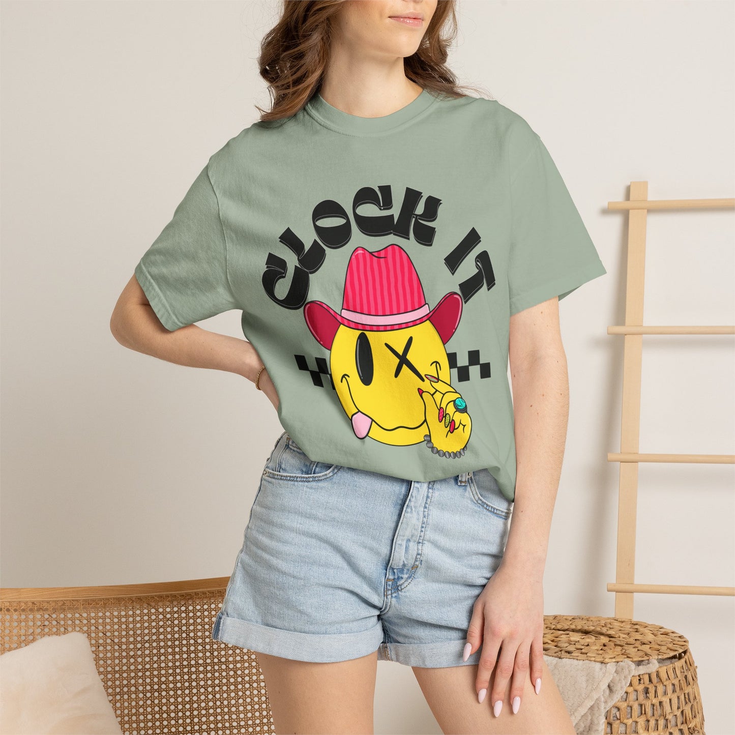 Clock It Graphic Tee for Casual Vibes