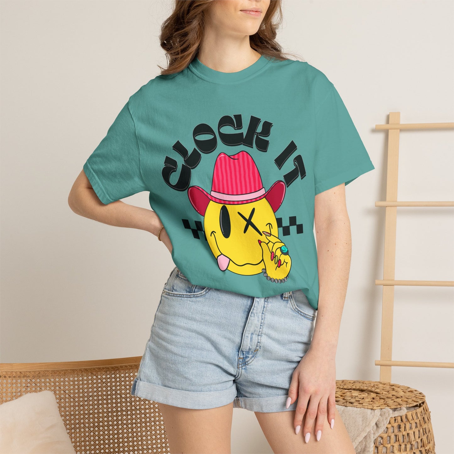 Clock It Graphic Tee for Casual Vibes