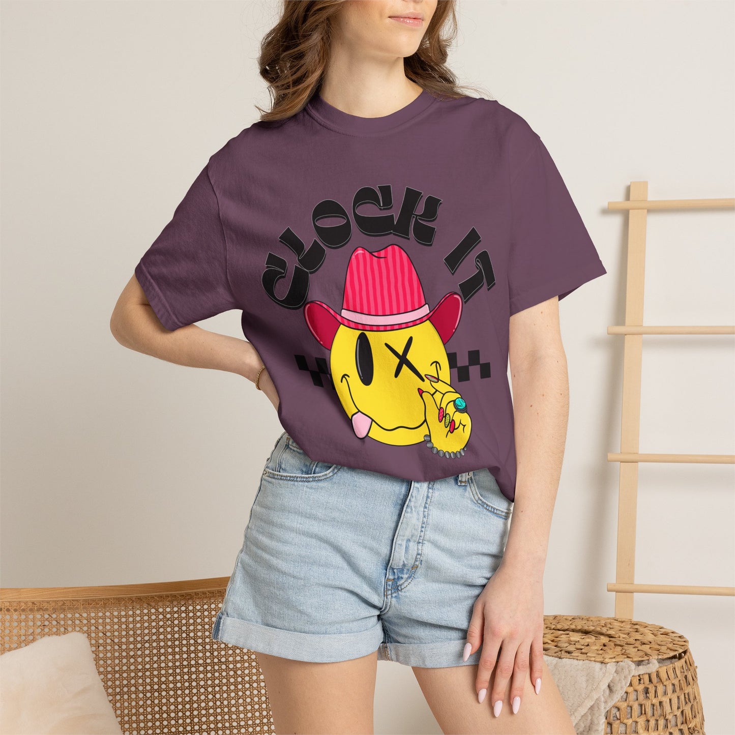 Clock It Graphic Tee for Casual Vibes