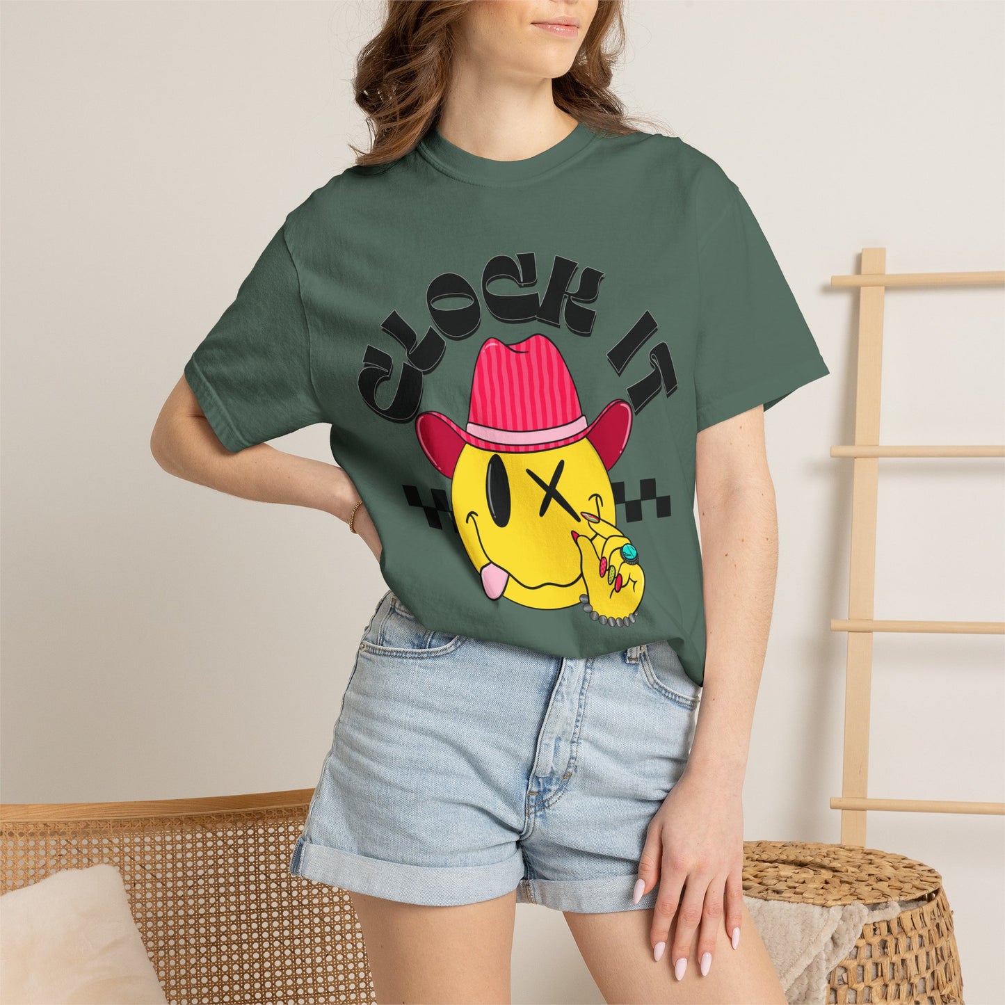 Clock It Graphic Tee for Casual Vibes